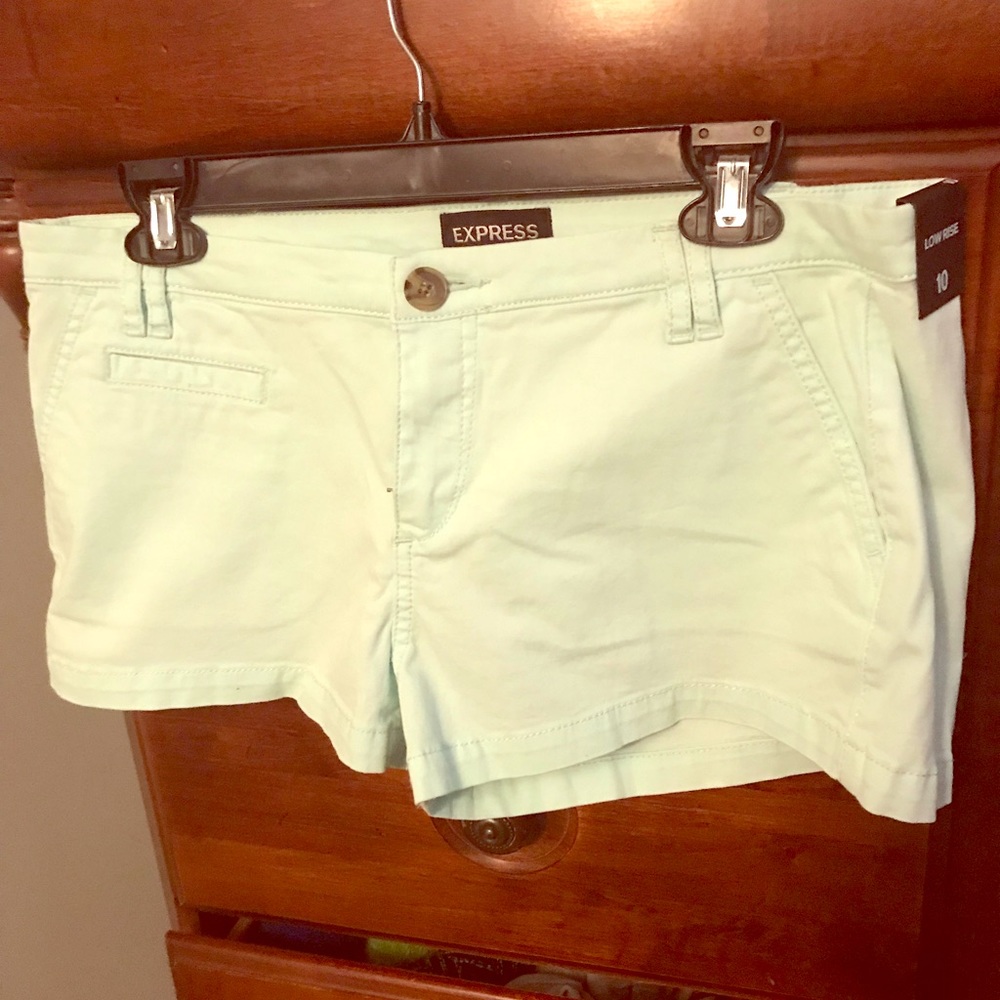 Low rise Express mint green shorts